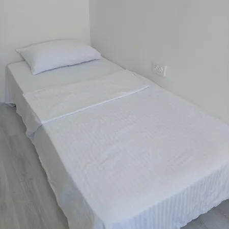 Evi 3*